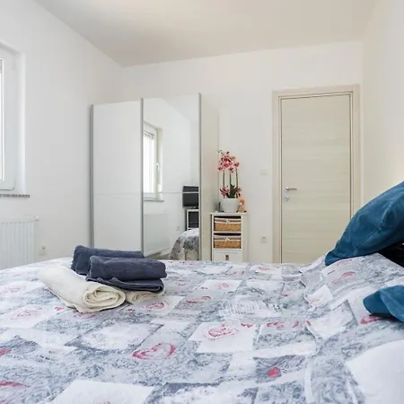 Appartement Fuer 4 Personen Ca 47 Qm In Donja Hlapa, Kvarner Bucht Krk Dobrinj